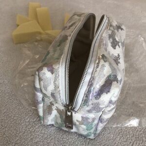 Makeup Bag & Sponges! Clouds/Camouflage looking Bag! White/Silver Metallic!